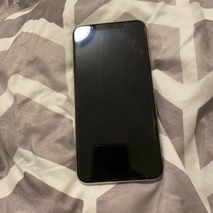 COPY - iPhone pro max 11 -screen protector on it included